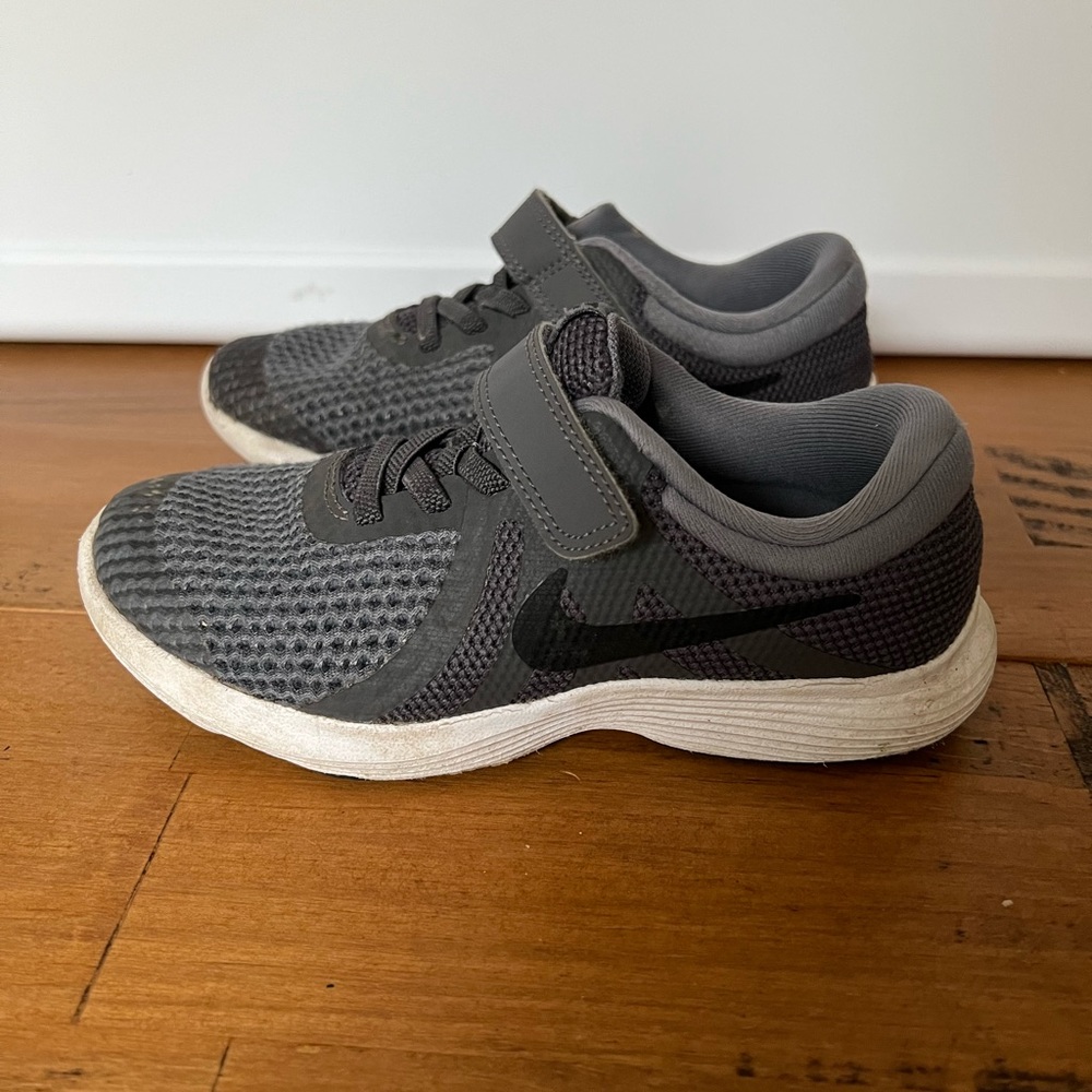 Nike Revolution Boys Sneaker
